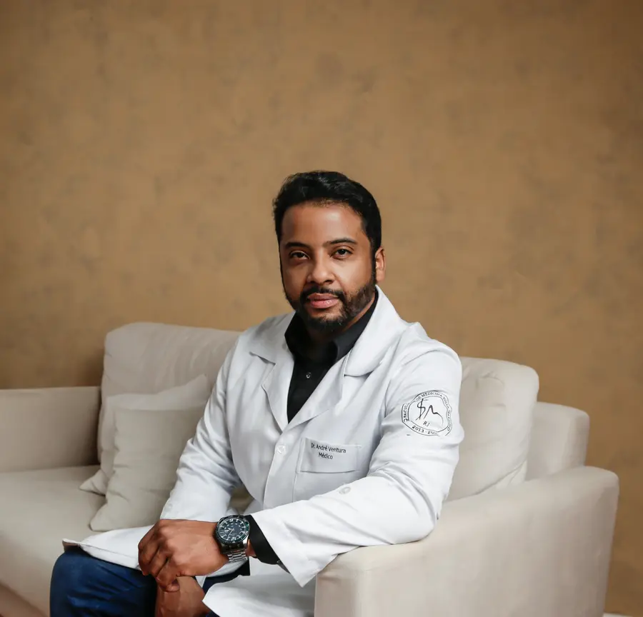 Dr. André Ventura, médico, de jaleco